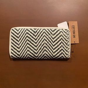 NWT Geometric Pattern Black and White Wallet